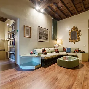 Pantheon Luxury Apartment